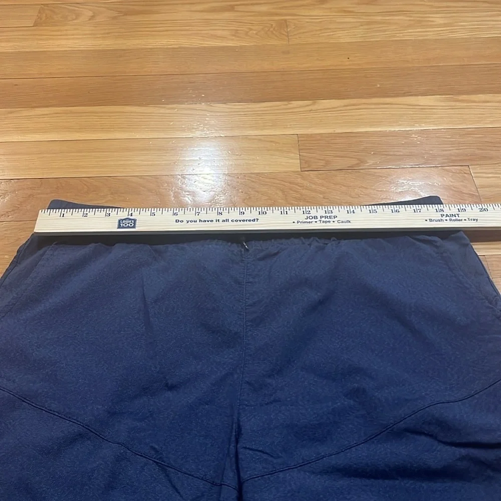 Hollywood the jean people men shorts size XXL.